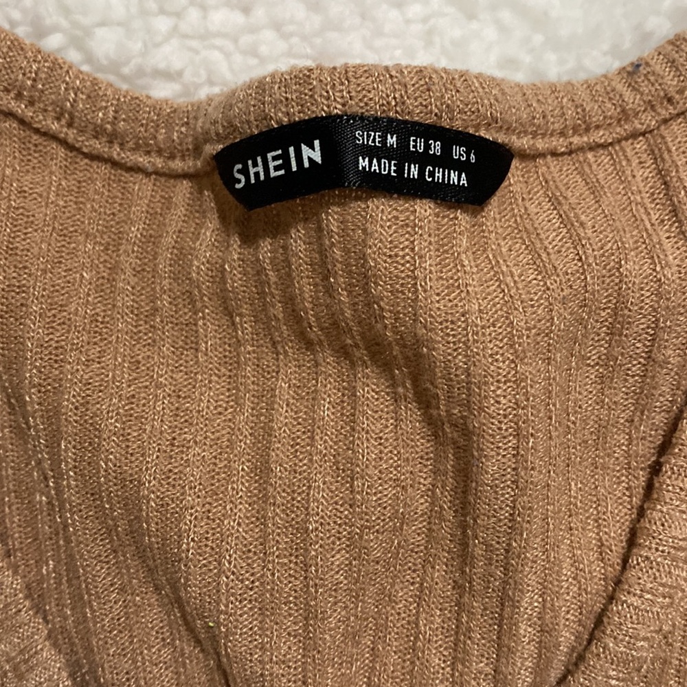 Buttoned Crop top - Picture 2 of 2